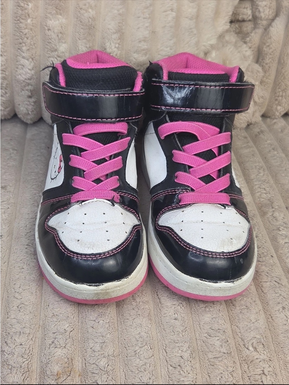 Hello Kitty Girls High Top Sneakers Black Pink White  Shoes Size 12 (Little Kid) - Picture 3 of 10